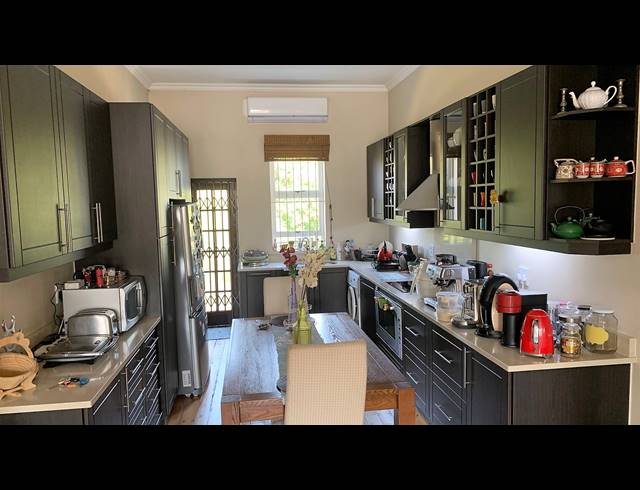 3 BEDROOM APARTMENT FOR SALE IN ESSENWOOD